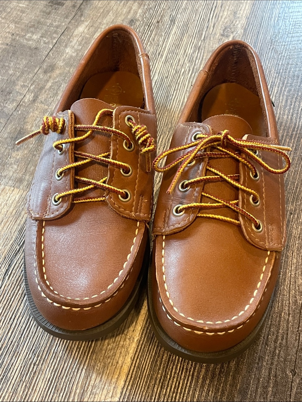 Eastland Classic Women’s Brown Leather Boat Shoes - Picture 2 of 6